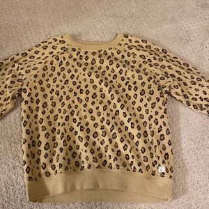 Super cute lepord print crewneck!